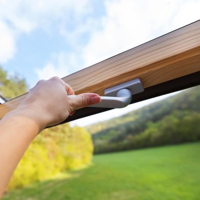 How to fit a blind to a skylight
